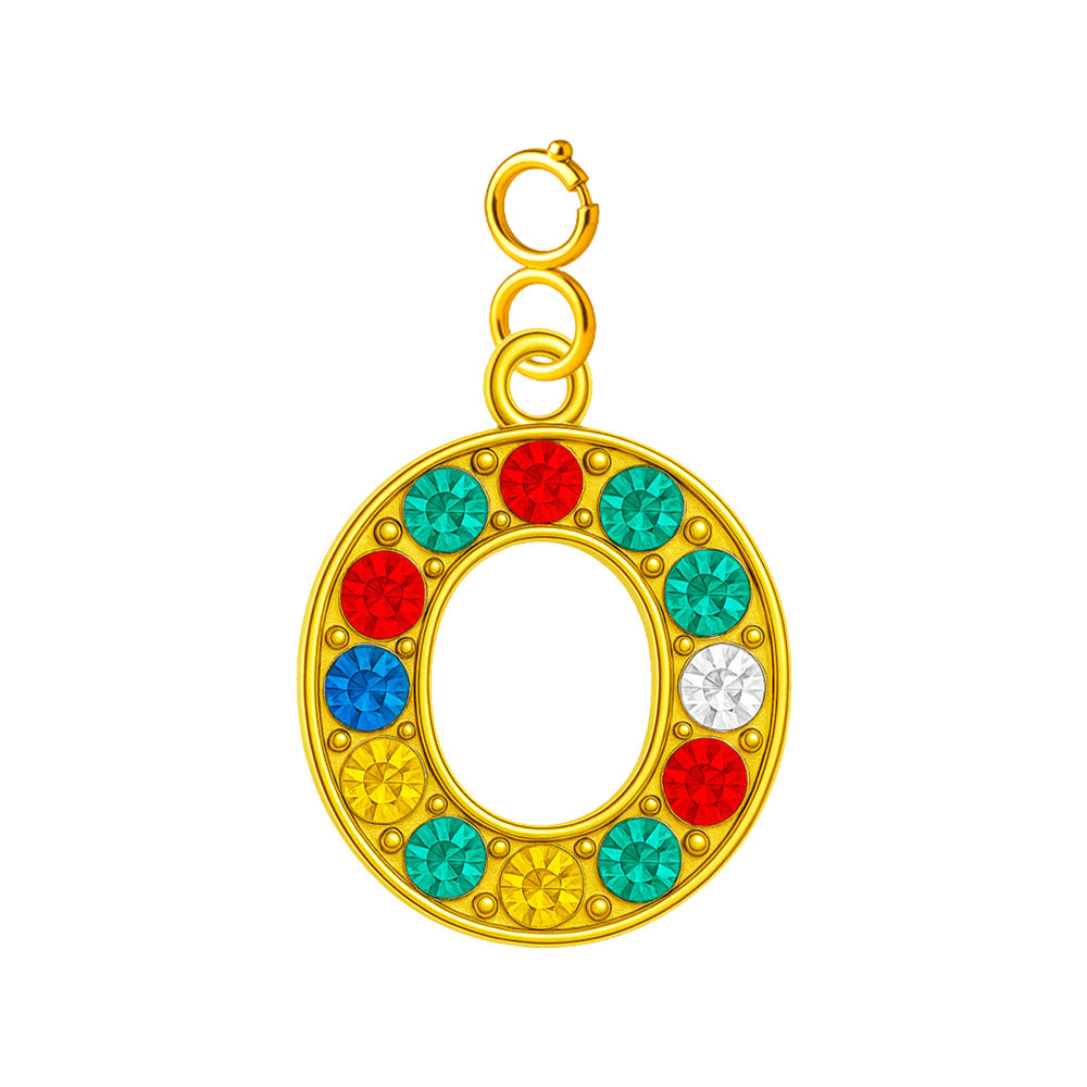 Charm colgante de letra O con detalle de circonita, acabado dorado y cierre de acero