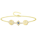 Pulsera de acero inoxidable dorado con tres amuletos de poder: la medalla de San Benito, un Nudo de Bruja con Ojo Turco azul en el centro, y el pentagrama del Tetragrammaton.