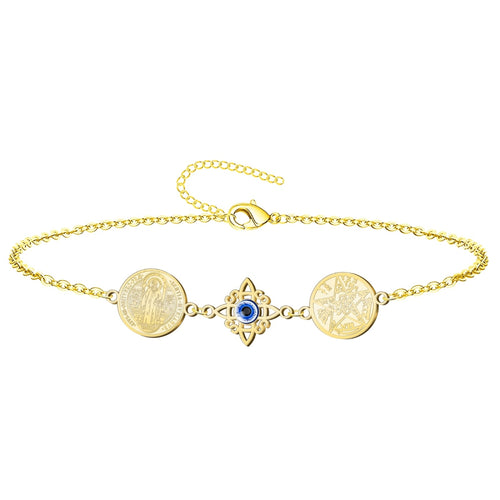 Pulsera de acero inoxidable dorado con tres amuletos de poder: la medalla de San Benito, un Nudo de Bruja con Ojo Turco azul en el centro, y el pentagrama del Tetragrammaton.