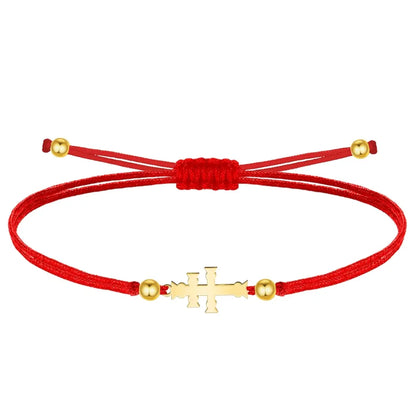 Pulsera de hilo rojo encerado con la Cruz de Caravaca en acero dorado, cierre de nudo corredizo ajustable y cuentas doradas decorativas