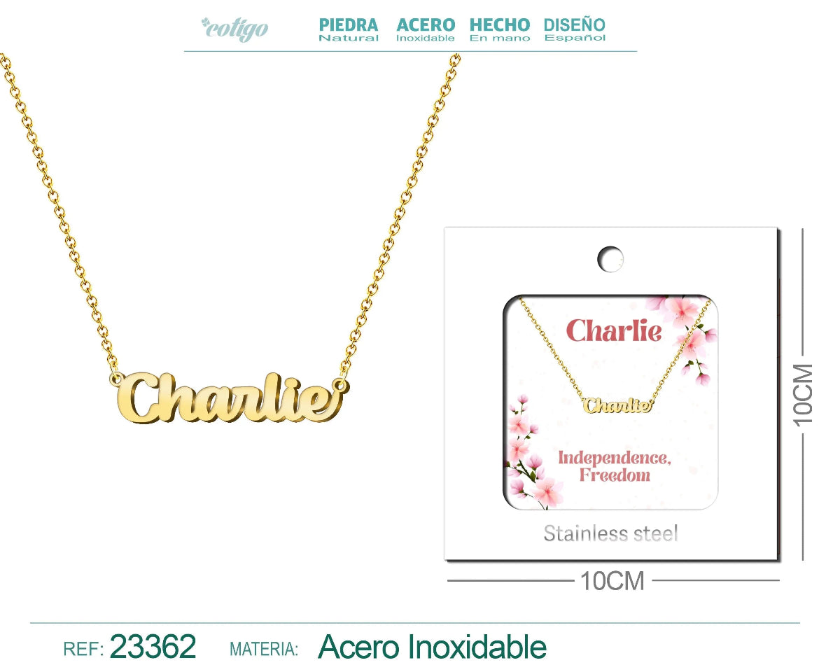 Collar dorado con nombre Charlie escrito en inglés diseño moderno y acabado brillante