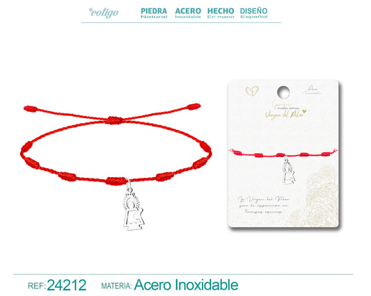 Pulsera de hilo rojo de 7 nudos con colgante de silueta de la Virgen del Pilar en acero inoxidable plateado presentada en tarjeta
