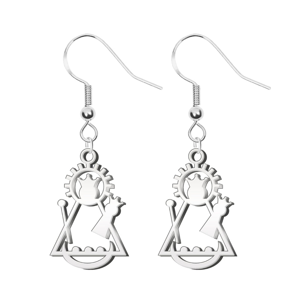 Pendientes de gancho en color plateado con silueta calada de la Virgen de Candelaria, fabricados en acero inoxidable. Diseño moderno con detalles de corona, rayos de sol y media luna.