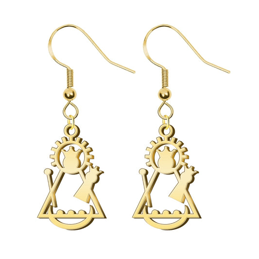 Pendientes colgantes con silueta moderna de la Virgen de Candelaria en acero inoxidable dorado, con gancho tipo anzuelo y detalles de corona, candela y media luna.