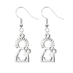 Pendientes largos de gancho con silueta calada de la Virgen del Pino en acero inoxidable plateado