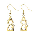 Pendientes largos de gancho con silueta calada de la Virgen del Pino en acero inoxidable dorado