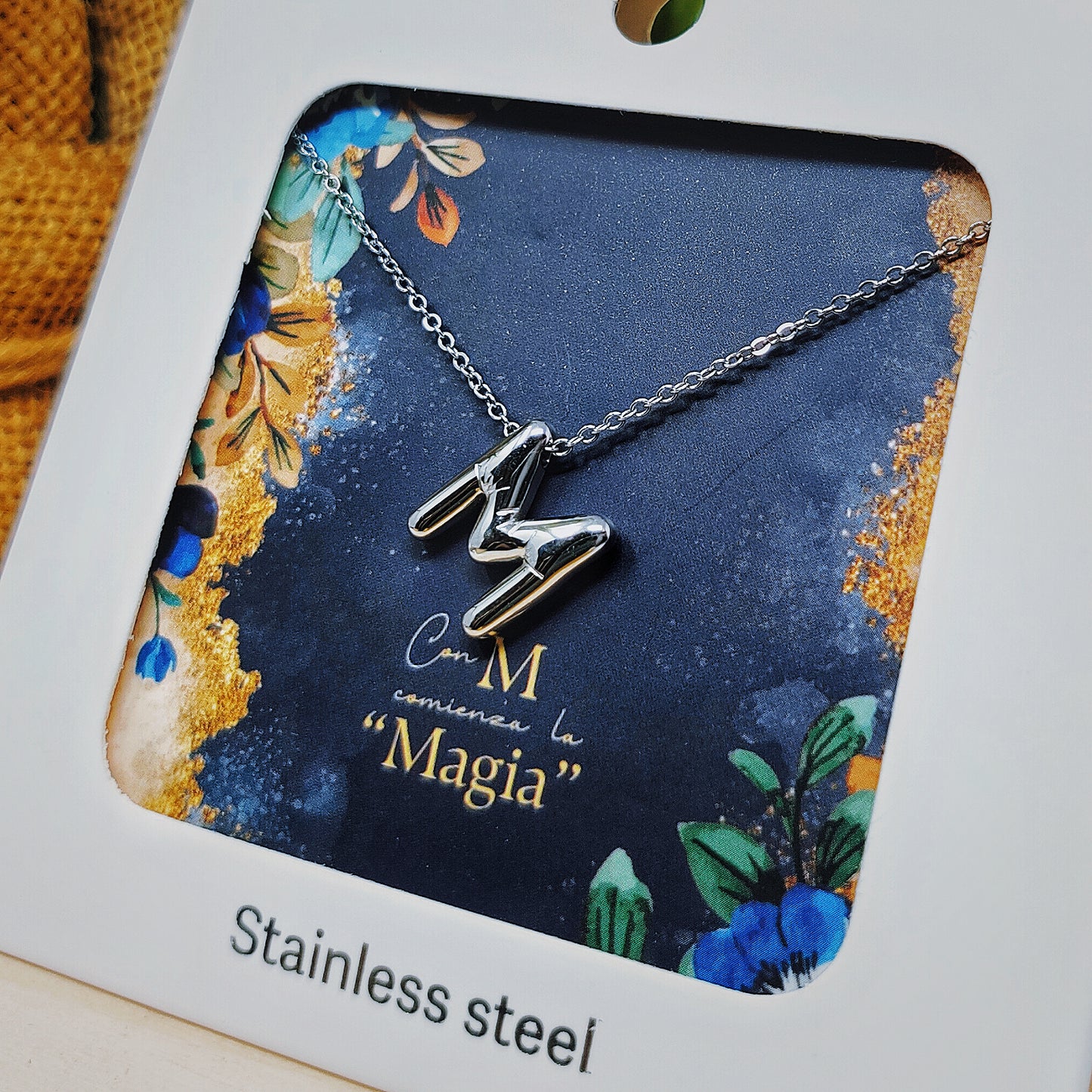 Collar Letra Inicial M Estilo Globo en Acero Inoxidable