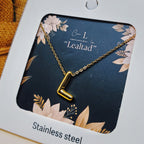 Collar Letra Inicial Estilo Globo Dorado 14K textura