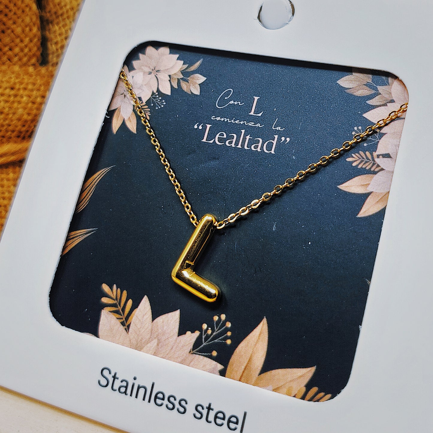 Collar Letra Inicial L Estilo Globo con Baño de Oro 14k