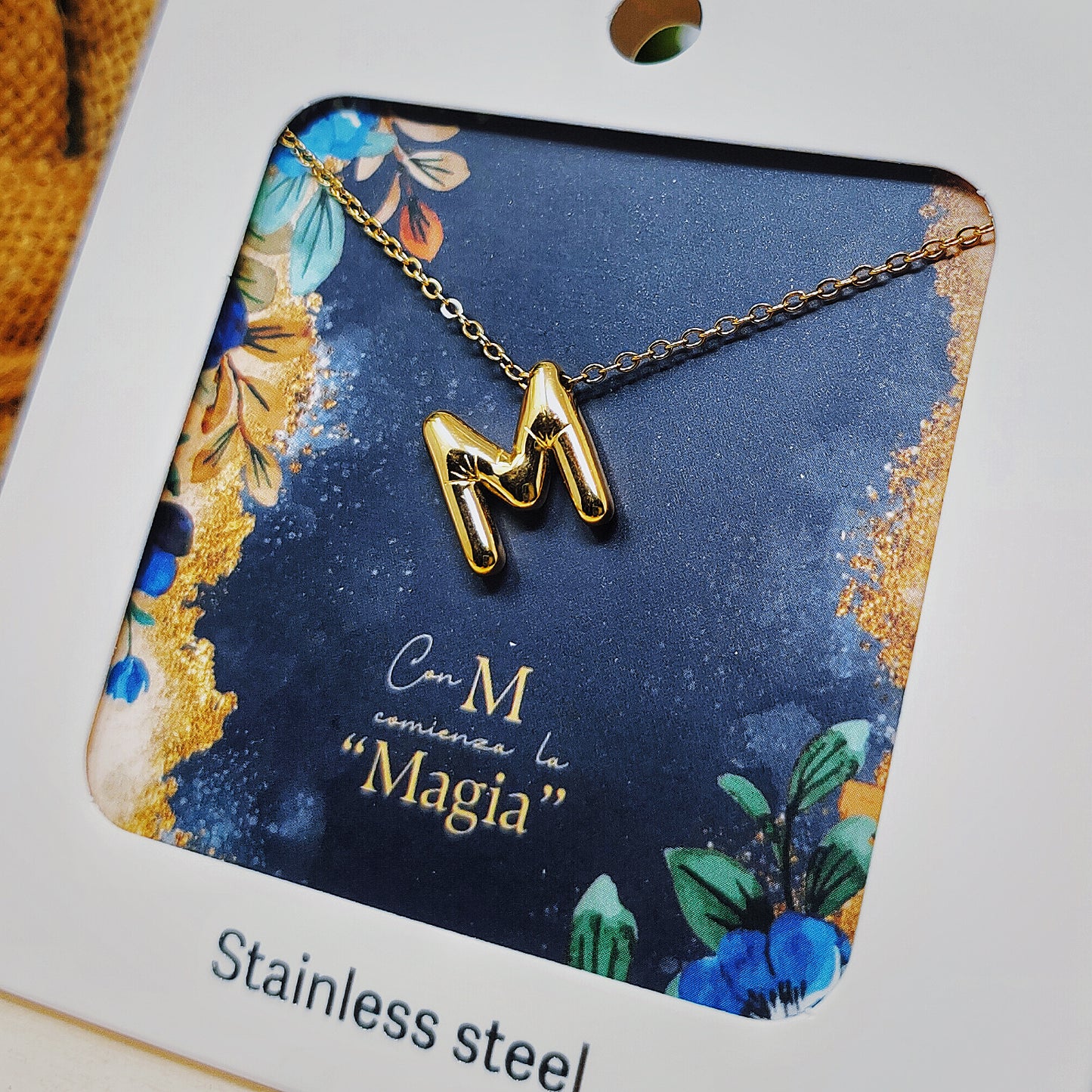 Collar Letra Inicial M Estilo Globo con Baño de Oro 14k