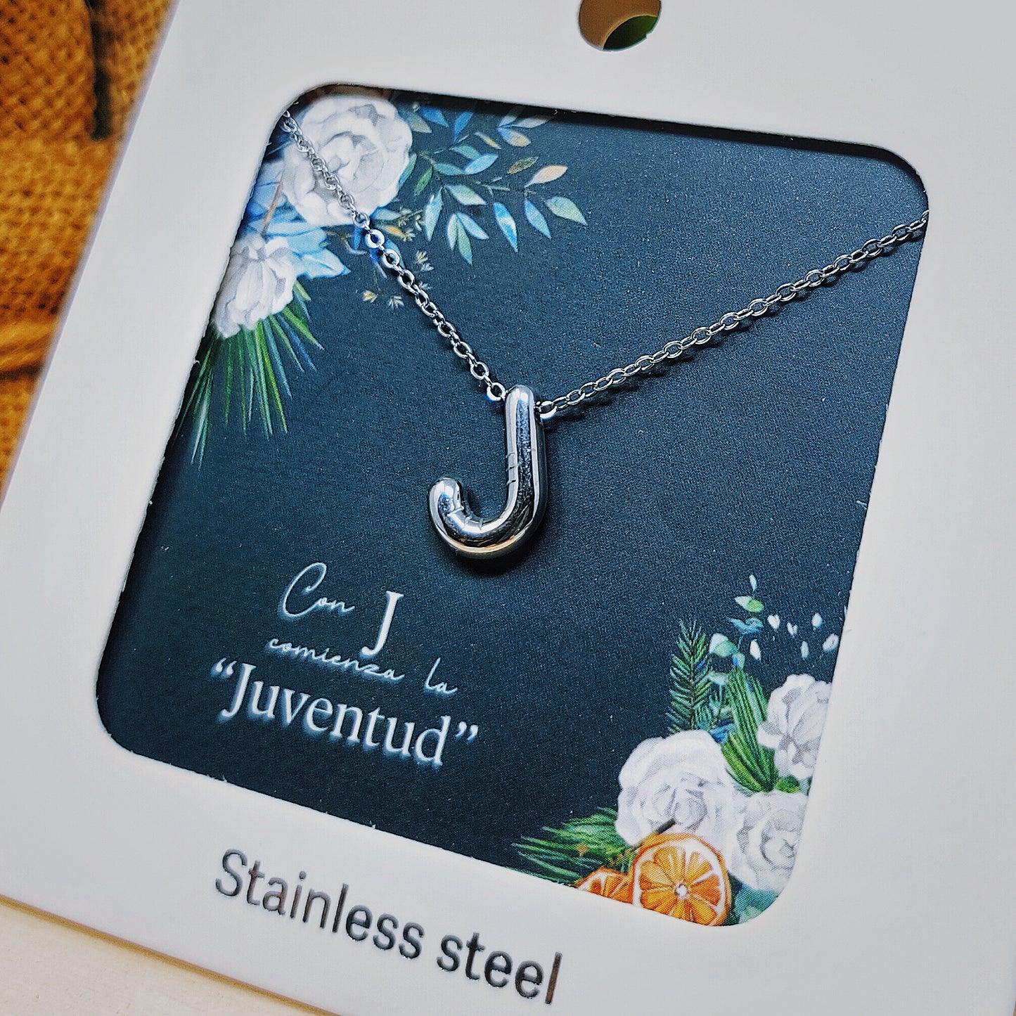 Collar Letra Inicial J Estilo Globo en Acero Inoxidable
