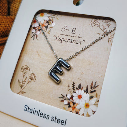 Collar Letra Inicial E Estilo Globo en Acero Inoxidable