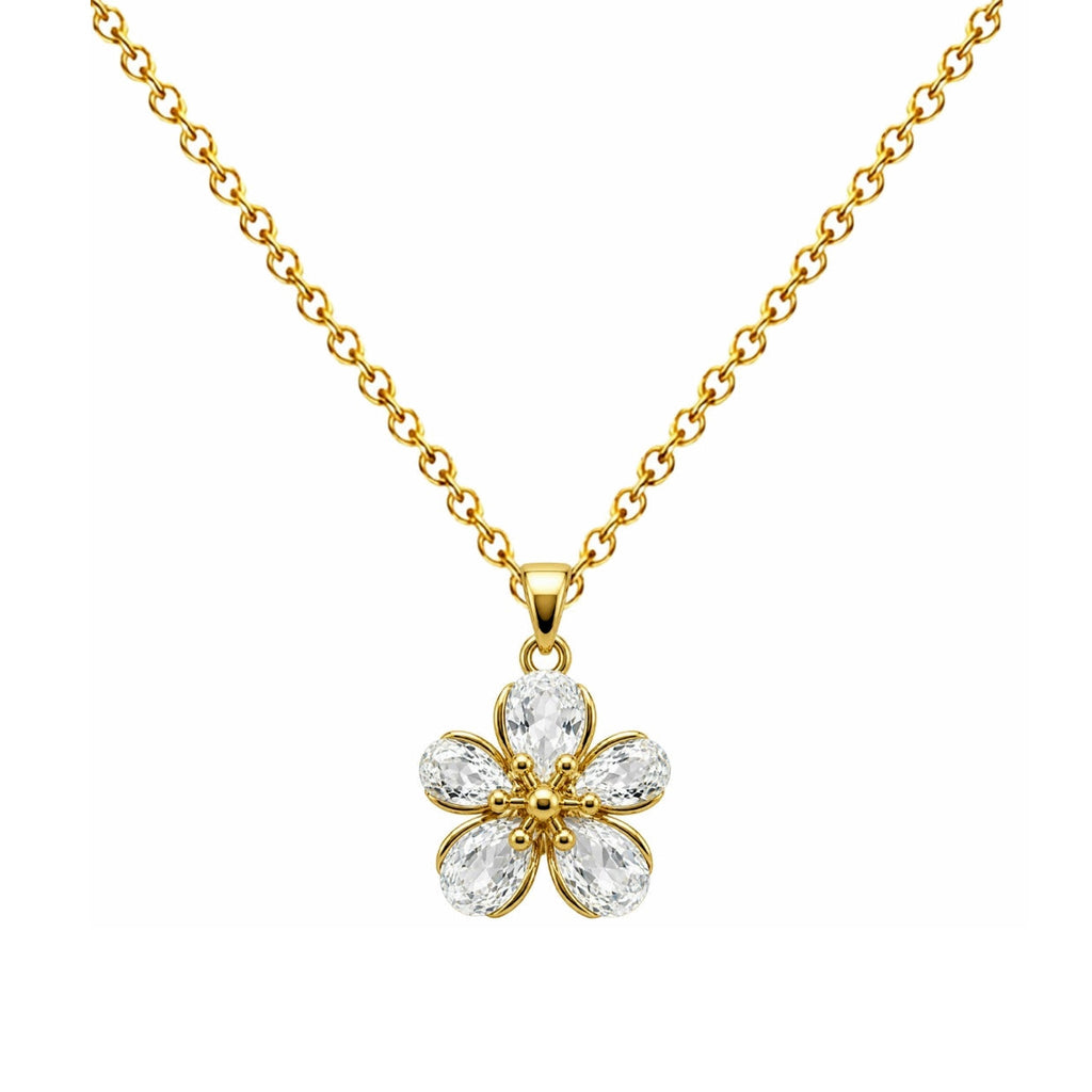 Collar dorado de flor de cinco pétalos, detalle del colgante sobre fondo blanco.