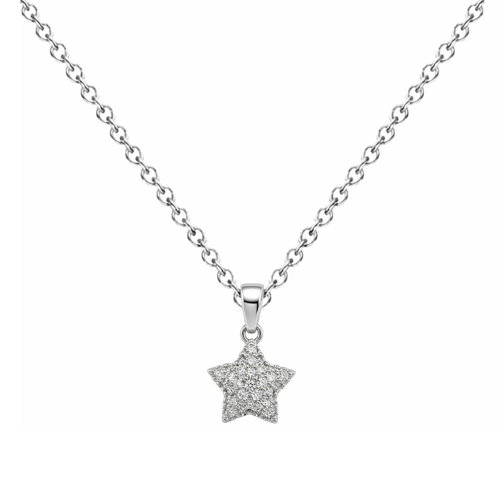 Collar de estrella plateada con circonitas, detalle del colgante sobre fondo blanco.