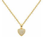 Collar de corazón dorado con circonitas, detalle del colgante sobre fondo blanco.