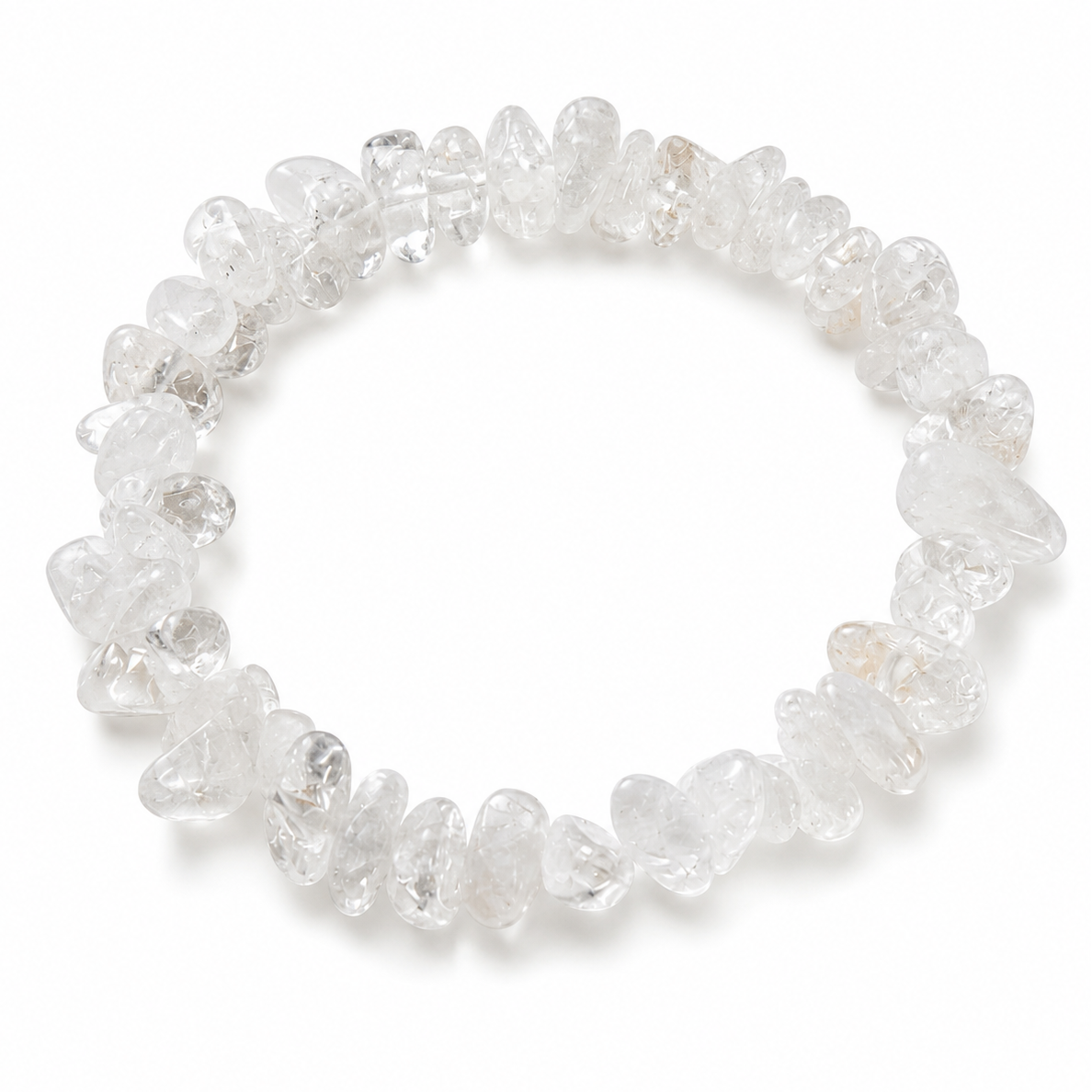 Pulsera chip de piedra natural color Cuarzo Blanco sobre fondo blanco