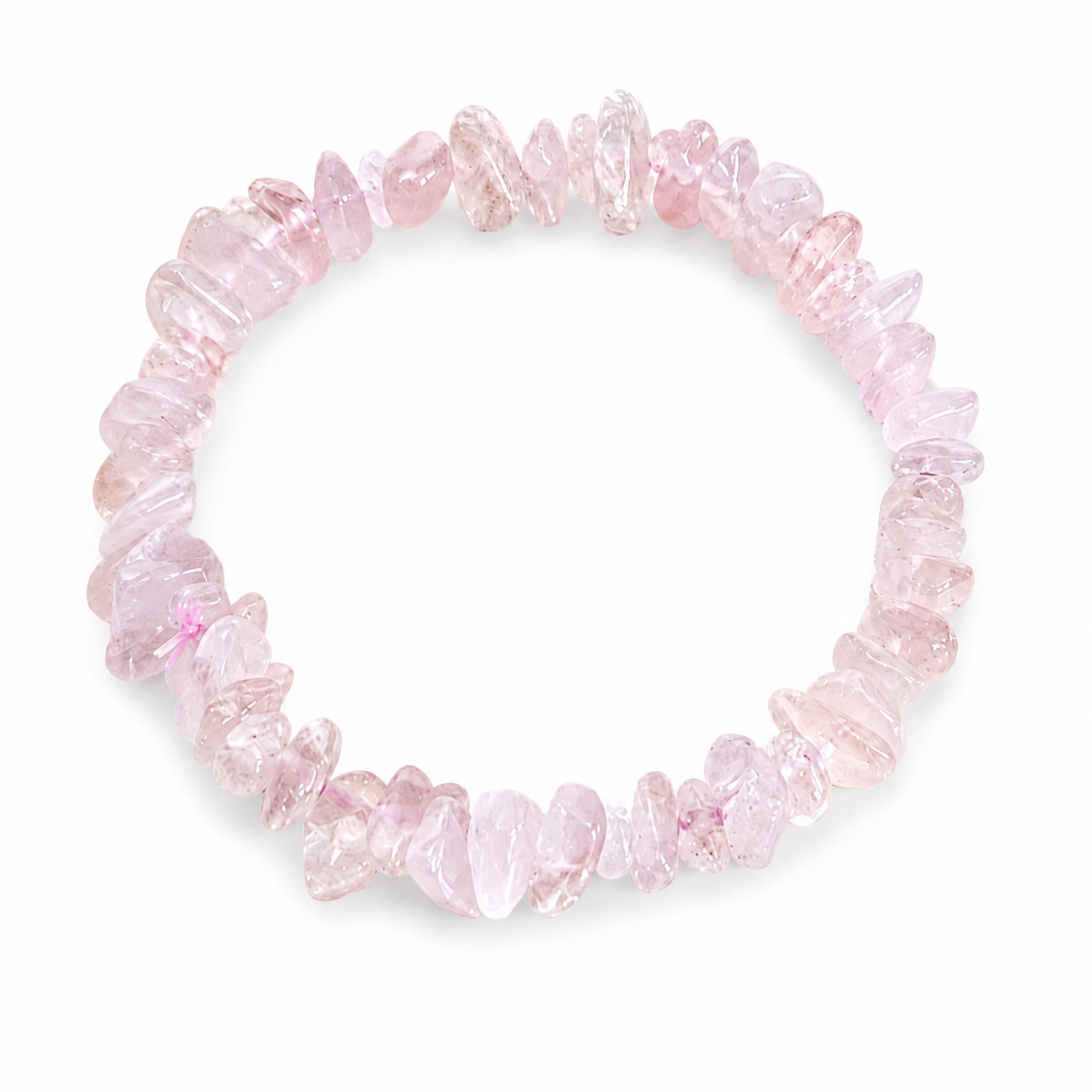 Pulsera chip de piedra natural color Cuarzo Rosa sobre fondo blanco