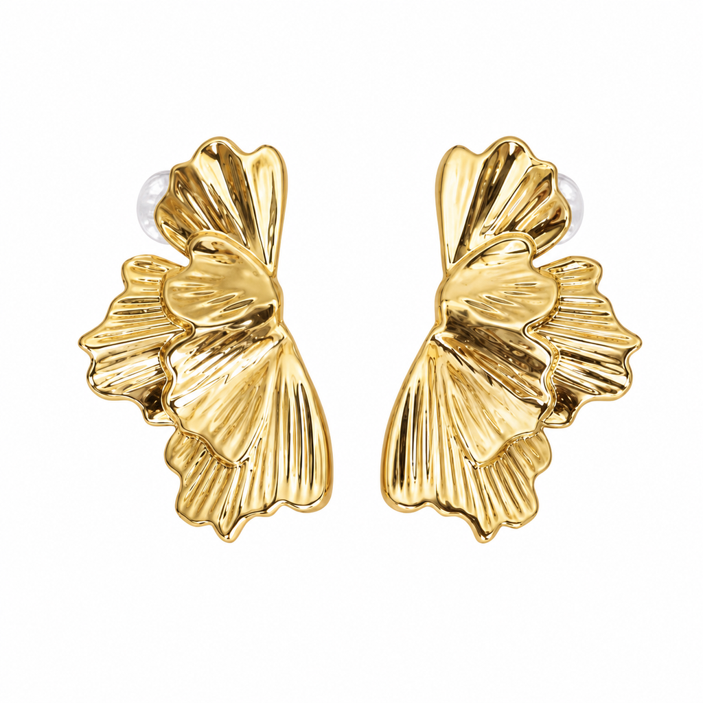 Pendientes Flor de Pétalos Dorados — par de pendientes sobre fondo blanco