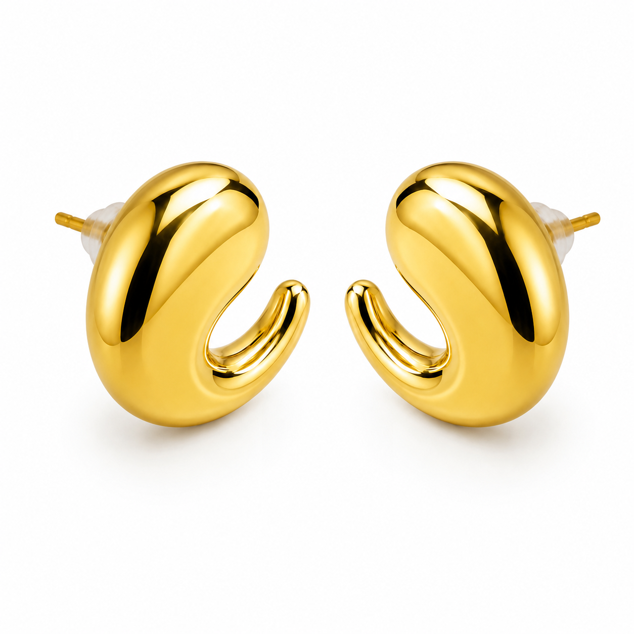 Pendientes Triple Aro Dorados — par de pendientes sobre fondo blanco