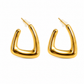 Aros Trapezoidales Dorados — par de pendientes sobre fondo blanco