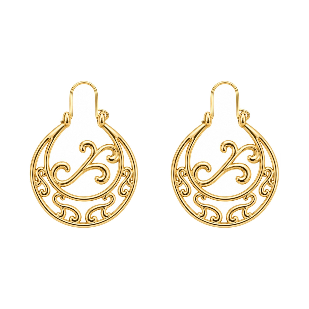 Argollas canarias caladas con volutas, acabado dorado oscuro, 40 mm, sobre fondo blanco