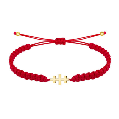 Pulsera de hilo rojo trenzado con Cruz de las Catacumbas horizontal en acero dorado y nudo ajustable.