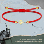 Pulsera Hilo Rojo con Cruz Santiago en Acero Dorado cotigo