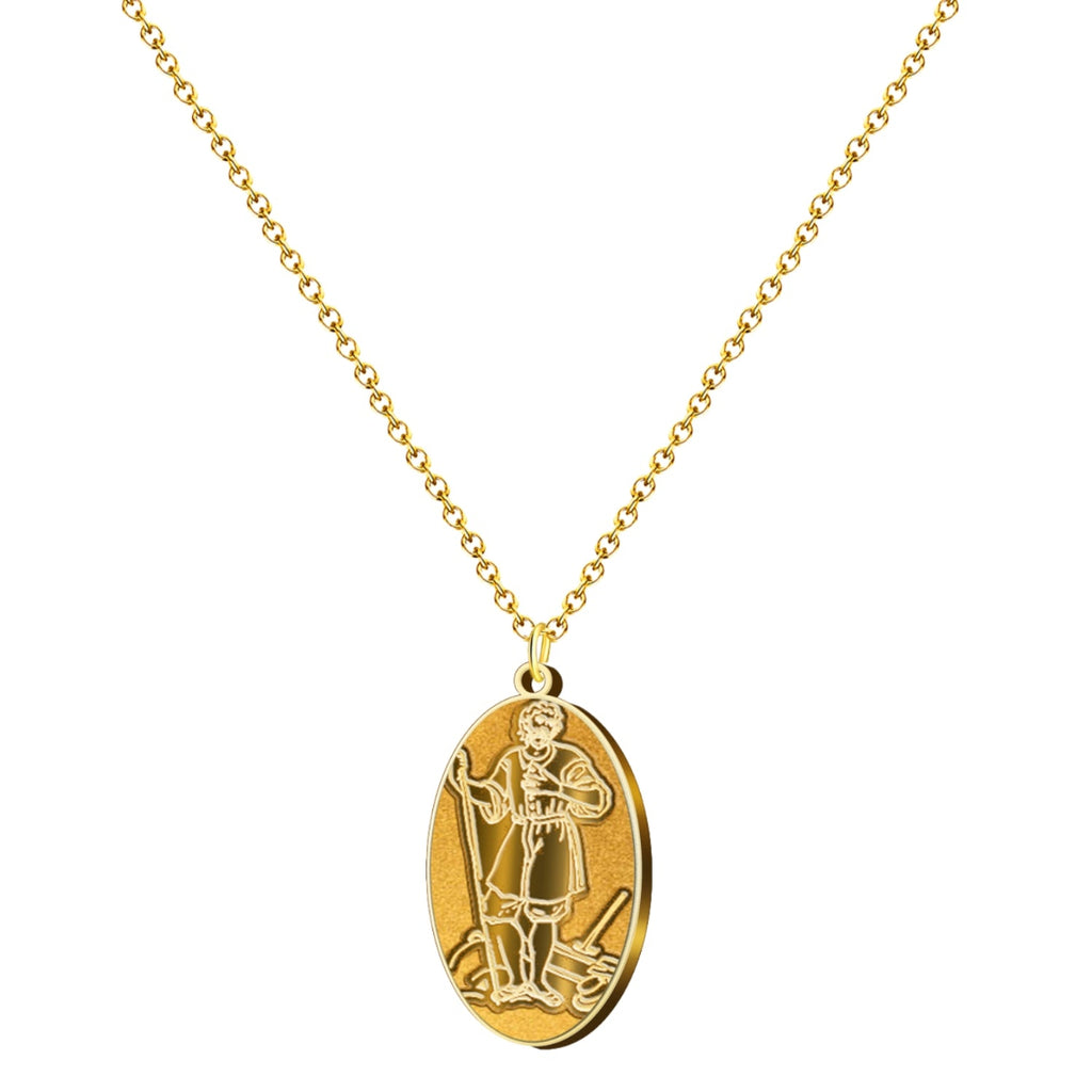 Colgante medalla de San Isidro Labrador en acero inoxidable en dorado, con relieve del Santo patrón de Madrid y de los agricultores sosteniendo su apero de labranza.