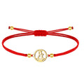 Pulsera Virgen del Remedio con Hilo Rojo en Acero Dorado