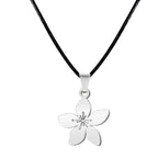 Colgante Flor de Azahar en Acero Plateado con Diseño Floral Elegante