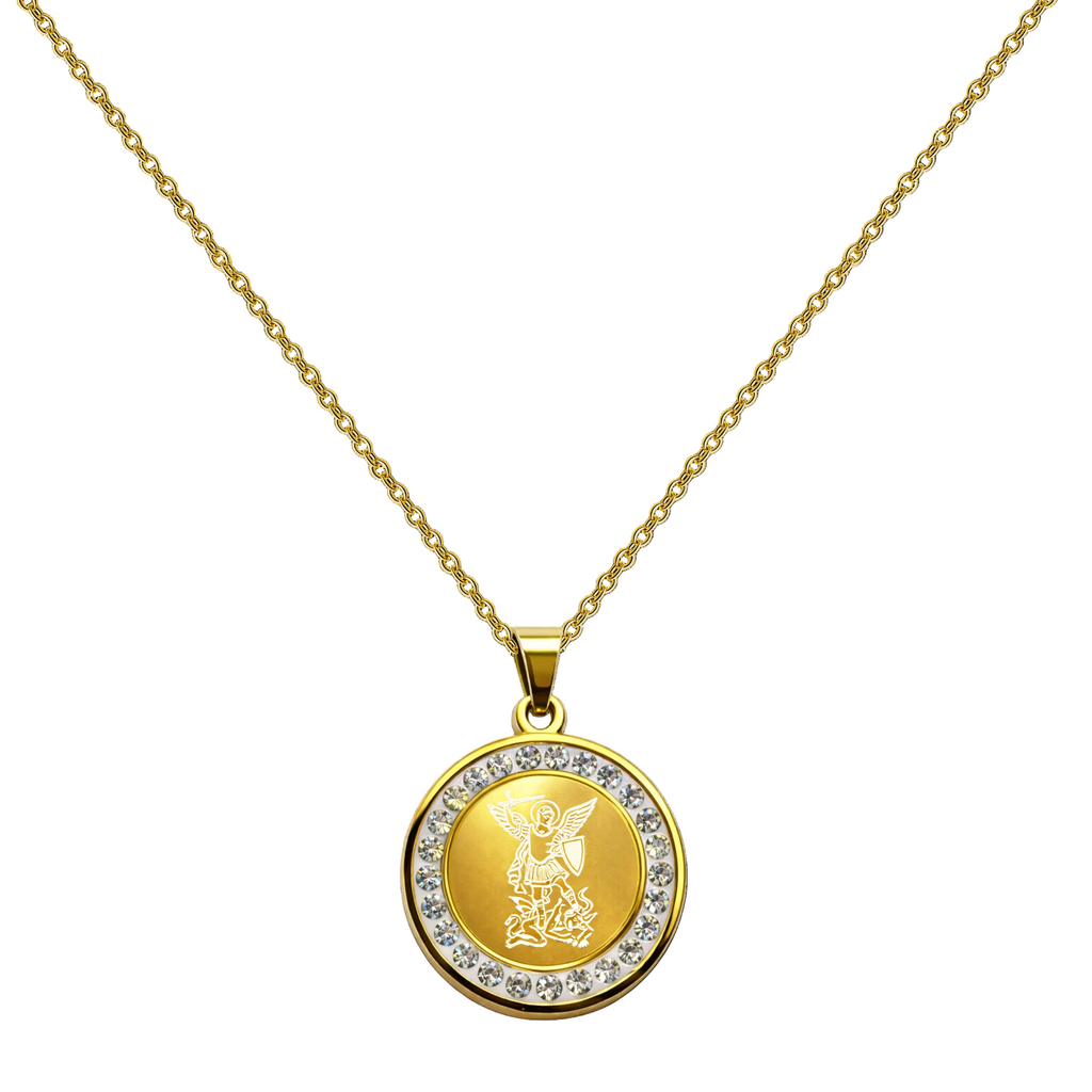 Medalla religiosa de San Miguel Arcángel dorada con circonitas en diseño devocional
