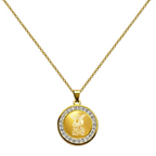 Medalla religiosa de San Miguel Arcángel dorada con circonitas en diseño devocional
