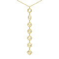 Collar largo de acero inoxidable dorado con los siete símbolos de los chakras calados en diseño vertical elegante.