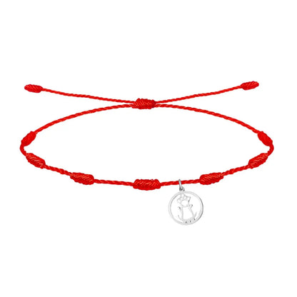 Pulsera de hilo rojo 7 nudos con charm minimalista de silueta calada de la Virgen de la Fuensanta en acero plateado