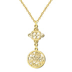 Collar con colgante de diseño calado en acero dorado: fusión de Nudo de Bruja y Tetragrammatón. Joyería esotérica fina.