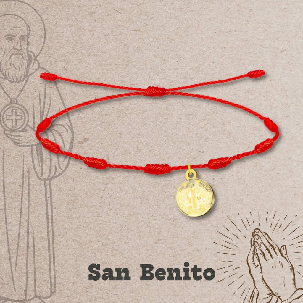 Pulsera roja de 7 nudos con medalla colgante de San Benito en acero dorado, amuleto de protección contra el mal de ojo y la envidia.