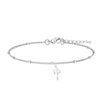 Pulsera de cadena fina decorada con pequeñas esferas, que incluye un dije colgante de la Cruz de Santiago en acero inoxidable de color plateado y cierre de mosquetón con cadena extensora.