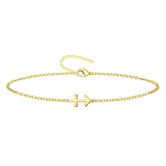 Pulsera de cadena fina dorada de acero inoxidable con amuleto de Cruz contra el Mal y cierre de mosquetón.