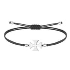 Pulsera de hilo encerado negro con cruz de San Jorge en acero plateado y cierre ajustable.