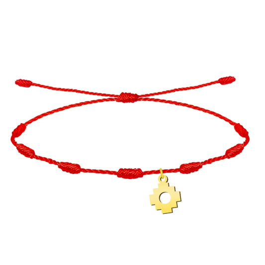 Pulsera de hilo rojo con 7 nudos de la suerte y amuleto de Cruz Chacana andina dorada ajustable.