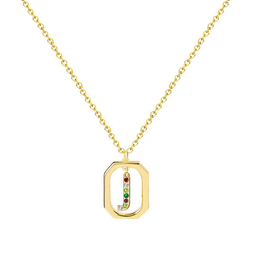 Collar con inicial J y marco geométrico, cristales multicolor y baño de oro 14K. Tarjeta con mensaje "Con J comienza el Júbilo". Stainless Steel.