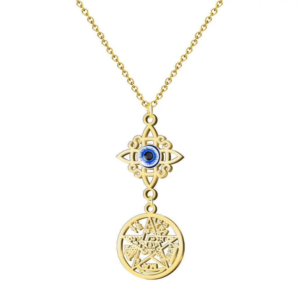 Colgante de acero dorado con doble amuleto: Nudo de Bruja superior con Ojo Turco azul en el centro y medalla del Tetragramatón calada en la parte inferior.