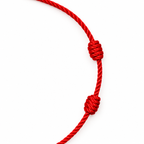 Detalle del cordón rojo y sus nudos