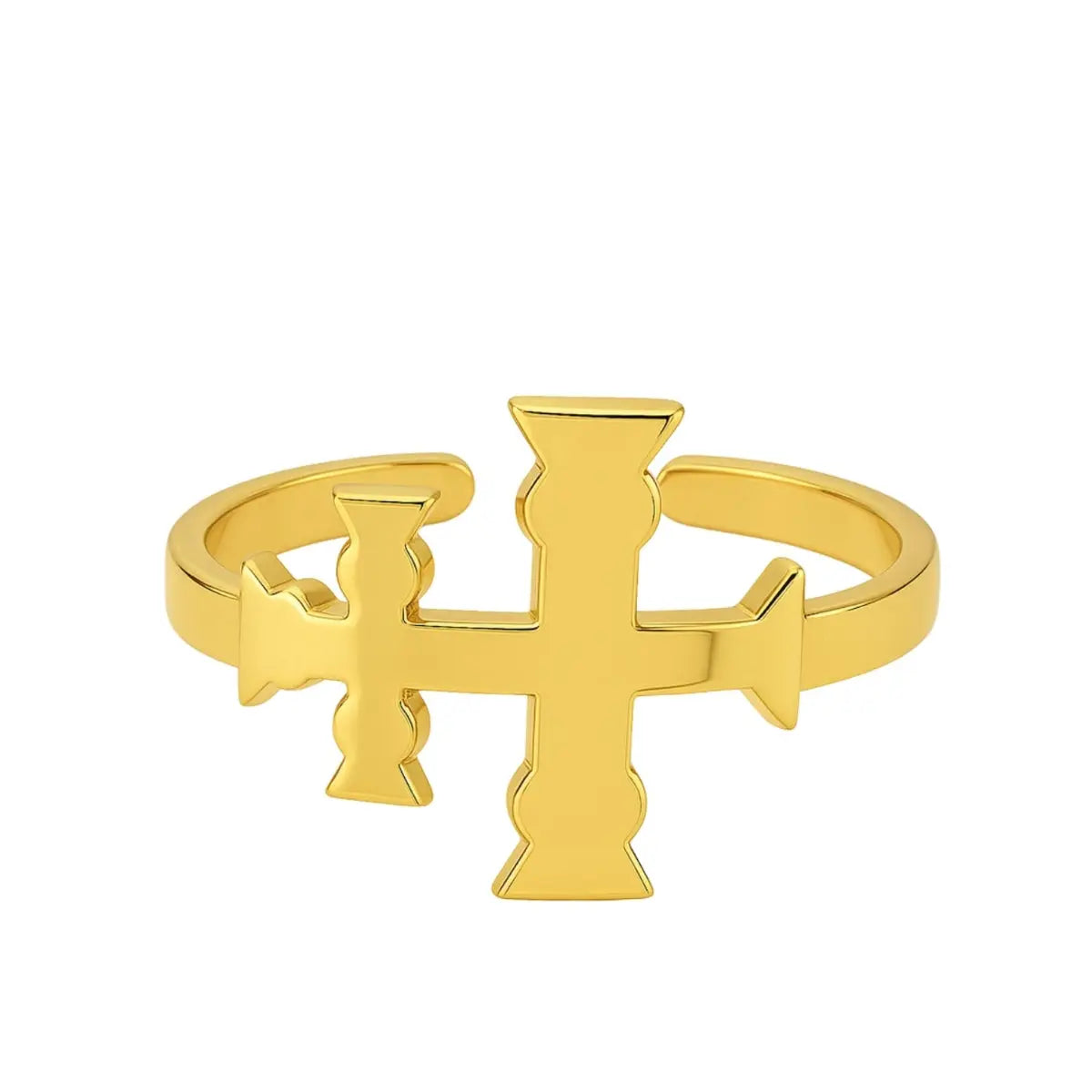 Anillo de acero inoxidable dorado con la Cruz de Caravaca en posición horizontal, diseño abierto y ajustable sobre fondo de pergamino