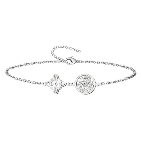 Pulsera de acero inoxidable plateado con doble amuleto: el Nudo de Bruja celta y el pentagrama del Tetragrammaton, unidos por una cadena fina.
