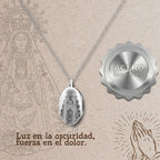 Colgante Virgen del Rocío Medalla Grabada Acero Plateado detalle