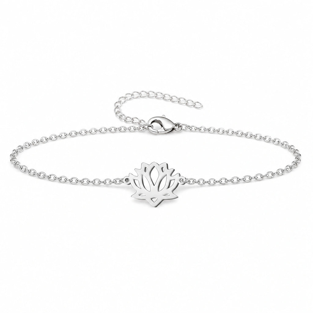 Pulsera Flor de Loto en Acero Inoxidable - Plateado sobre fondo blanco
