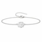 Pulsera Flor de Loto en Acero Inoxidable - Plateado sobre fondo blanco