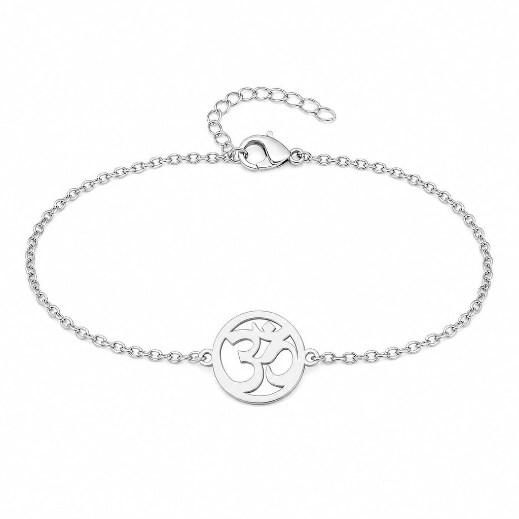 Pulsera Símbolo Om en Acero Inoxidable - Plateado sobre fondo blanco