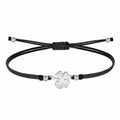 Pulsera de Hilo Encerado con Trébol de Cuatro Hojas - Plateado sobre fondo blanco